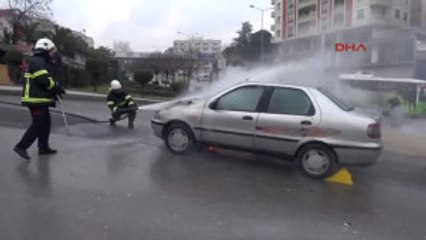 Kocaeli Alevli Otomobilin Motoru Tutuştu