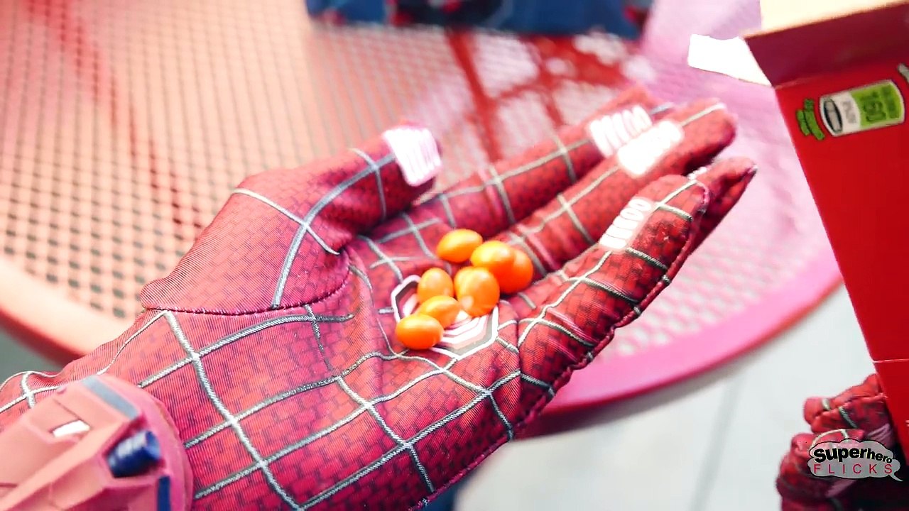 Кегли человек-паук против яд� Цвет изменения человек-паук шалость реальная жизнь супергерой кино