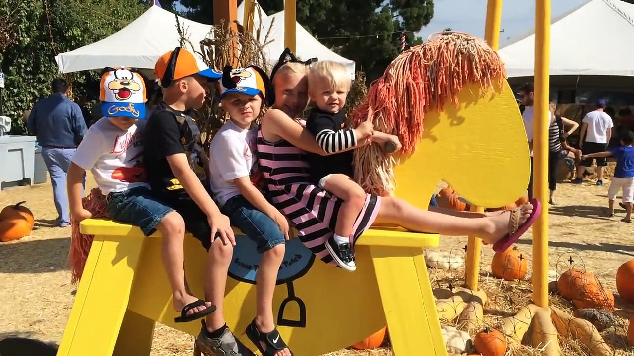Mr. Bones Pumpkin Patch (Full Virtual Tour)