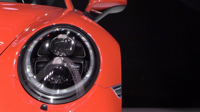 Sur le stand Porsche au 87e salon de l'auto de Genève