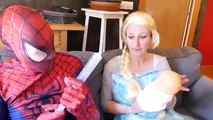 Bebé vomita sobre superhéroes, spiderman Stop motion con Plastilina plastilina video de la animación