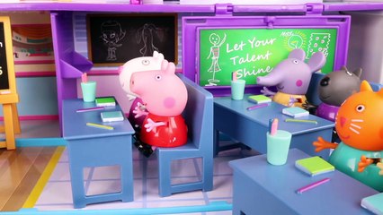 Peppa Pig Toys in English  Peppa Pig cuts Madame Gazelle Clothes _ Toys Videos in English-N5m-Ds