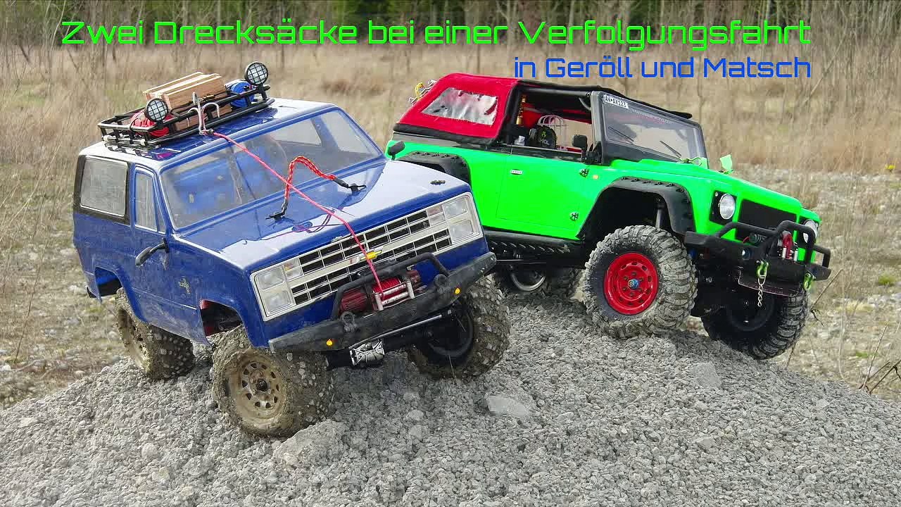 Zwei drecksäcke auf verfolgungsfahrt an der geröllhalde