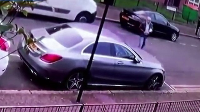 ¿Y si descubrieras a Donald Trump rayando tu Mercedes?