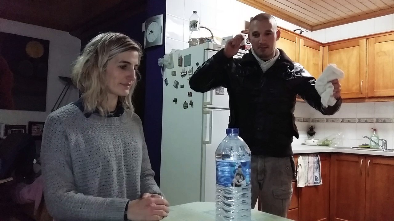 Pegadinha Da Garrafa De Agua
