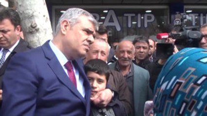 Başbakan Yardımcısı Kaynak, Esnaf ve Vatandaşlarla Bir Araya Geldi