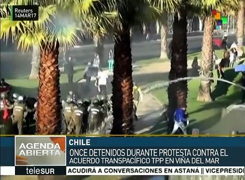 Chile: carabineros reprimen marcha contra de la reactivación del TPP