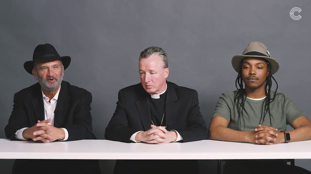 Un rabbin, prêtre et athé fument de l'herbe ensemble !