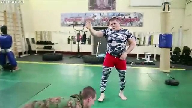 Les Spetsnaz (forces spéciales russes) affrontent sur le ring un combattant de MMA lourd. Qui a pu triompher ?