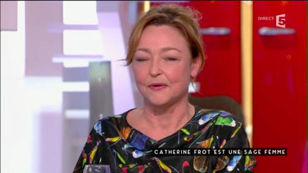 "C à Vous" : Catherine Frot a accouché cinq femmes pour son dernier film "Sage femme" ! (Vidéo)