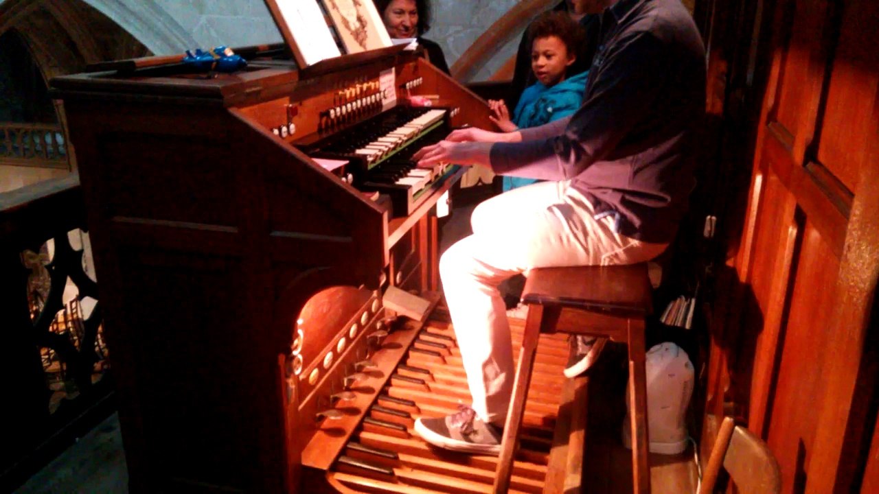 Générique des Mystérieuses Cités d'Or joué sur un orgue d'église