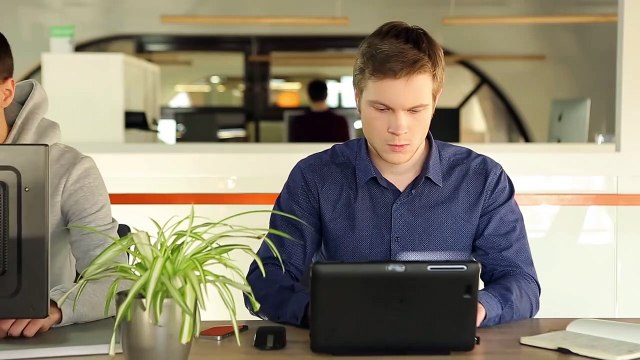 Une muselière connectée pour passer un coup de fil en toute discrétion