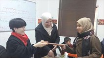 أم عامر تقدم الدعم النفسي للاجئات السوريات بالأردن