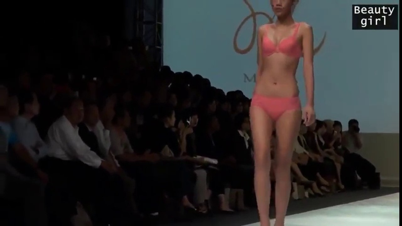 【極品養眼】時尚性感內衣秀 酥胸美腿盡顯極品身材 Sexy lingerie model