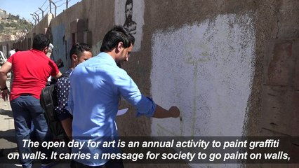 Yemeni artists paint on walls to protest war