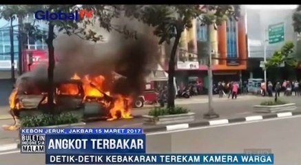 Warga Rekam Detik-detik Angkot Jurusan Srengseng-Slipi yang Terbakar