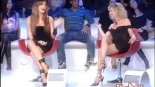 la femme a mis une robe trop courte à la télé. Mais lorsqu’elle se tourne…