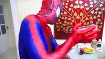 Человек-паук против клона против замороженные Эльза против малефисента шалость весело Супергеройское кино в реальной жизни