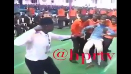 Soco ungido nova forma para expulsar o capeta