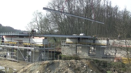 RD117a-Rocade sud-est de Bourg en Bresse-Ouvrage hydraulique 1-montage des poutrelles