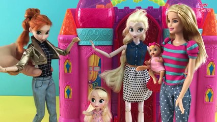 Baby Sitter! Barbie Babysitting Elsa & Anna! Change Dia