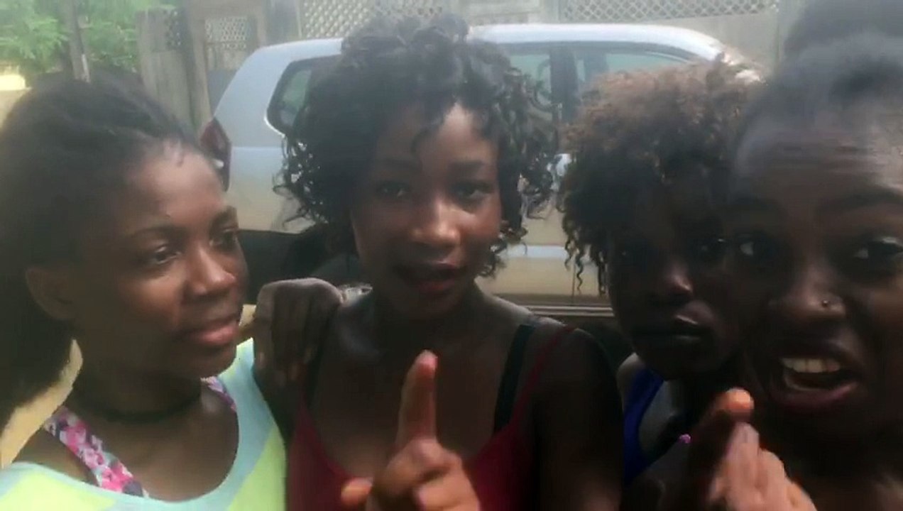 Un groupe de danseuses laisse entendre un bout du dernier de TNT