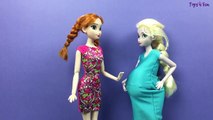 Elsa has 6 baby girls! Elsa gives birth to Kinder surprise egg in funny drea