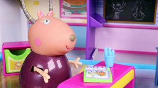 Peppa Pig Toys in English  Peppa Pig Make Up with a Lipstick ❤️-qTUKcW5KnOs