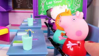 Peppa Pig Toys in English  Peppa Pig Make Up with a Lipstick ❤�