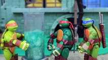Ninja Turtles Mutations Mix and Match Dogpound with Egg Mutator Ninja Turtle Brain Enhance