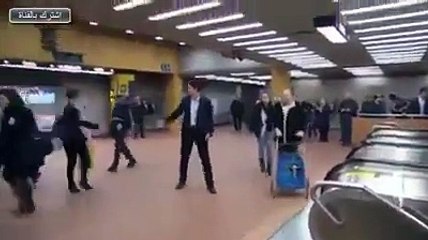 رئيس الوزراء الكندي يتمشى بالشوارع عادي