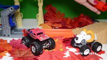 Pumpkin Surpise Blaze and the Monster Machines Monster Truck Face Off and Hot Wheels Track