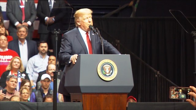 ترمب يؤكد على بناء جدار عازل بالحدود مع المكسيك