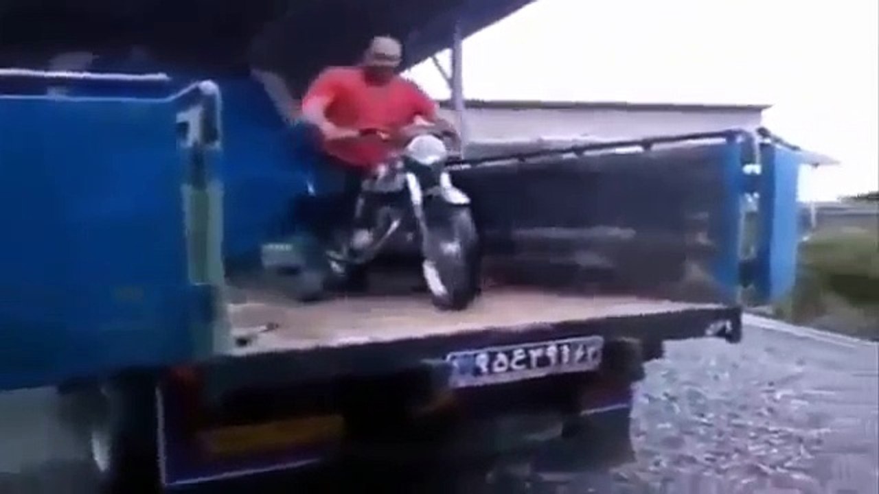 WHATSAPP FUNNY INDIAN VIRAL VIDEOS   FUNNIEST FAILS COMPILATION 2017