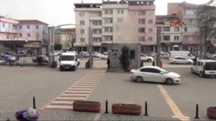 Bursa'da Uyuşturucu Satıcılarının Evleri Böyle Arandı