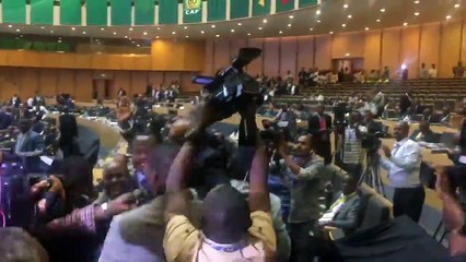 The moment of declaration of victory for the new president, succeeding enough to Hayatou
