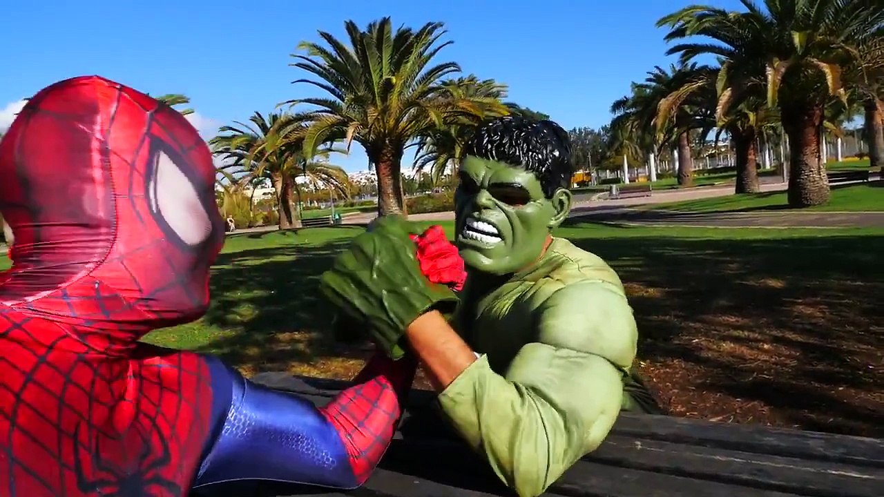 Бэтмен Битва килектор в в в в литий литий розовый реальная Девушка-паук человек-паук супергерои сверхчеловек против вес вес вес в ВВЕ