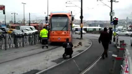 Tramvay Aynı Yerde Ikinci Kez Raydan Çıktı - Istanbul