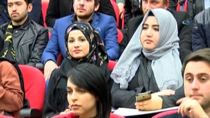 Bakan Çavuşoğlu'na Üniversite Öğrencilerinden Büyük Sürpriz