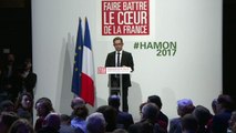 Hamon dénonce une campagne polluée par l'argent