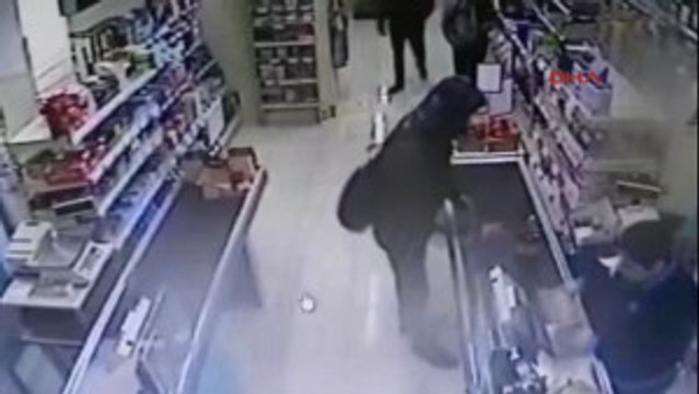 Çorum Kasiyeri Etkisiz Hale Getirip Marketi Soydular