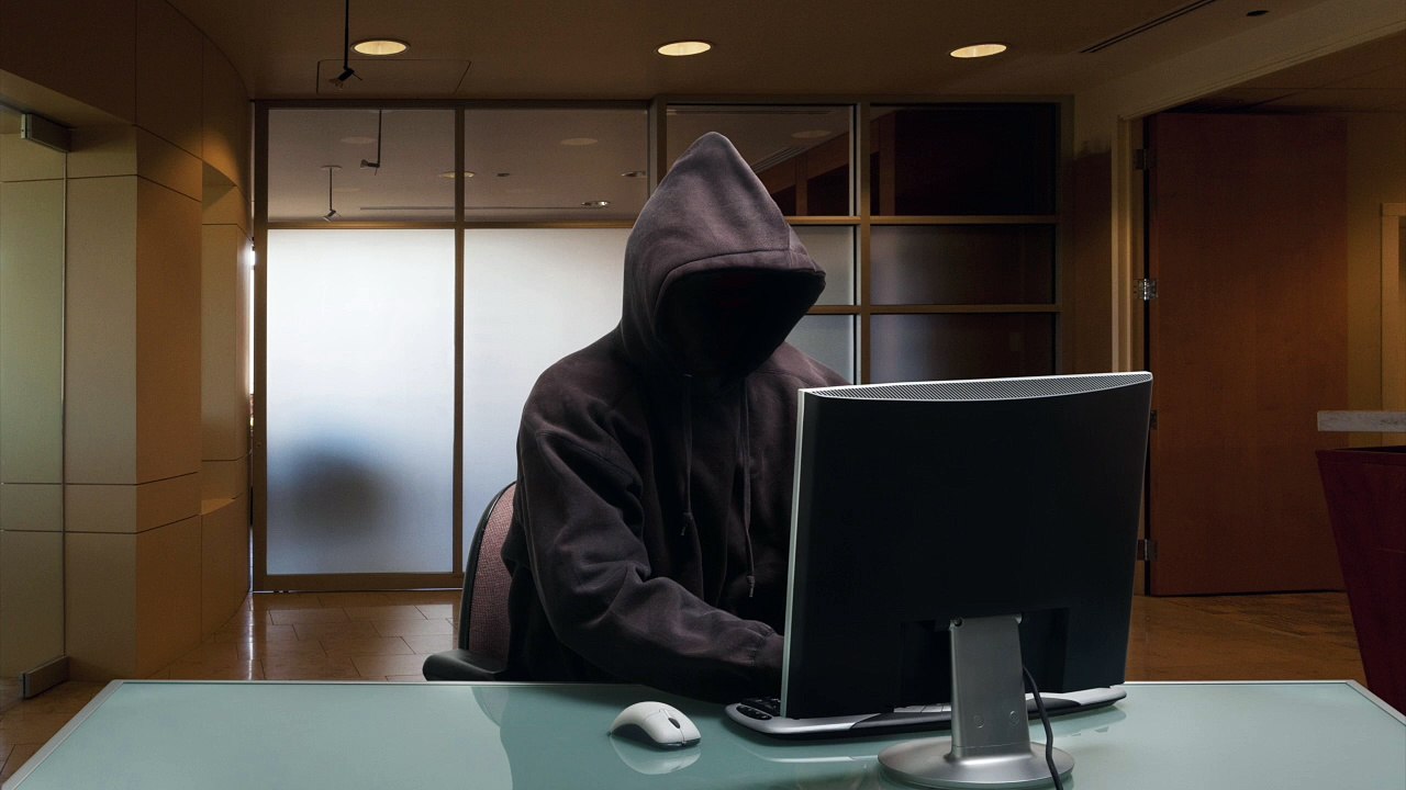 Découvrez "Steal job" - les Fausses Pubs