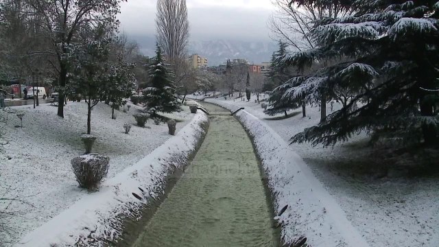 Ngrica në Tiranë, akulli paralizon trafikun në kryeqytet - Top Channel Albania - News - Lajme
