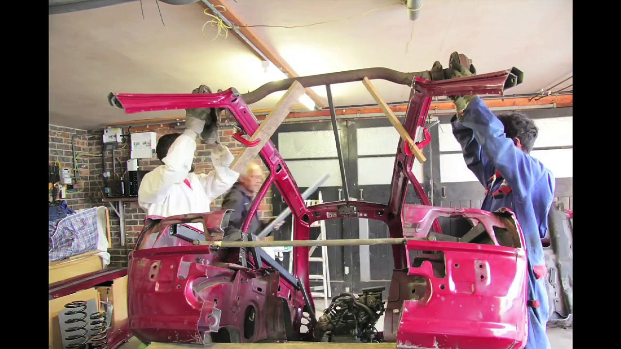Napravio vlastitog TRANSFORMERA: Pretvorio staro auto u pravog ROBOTA!