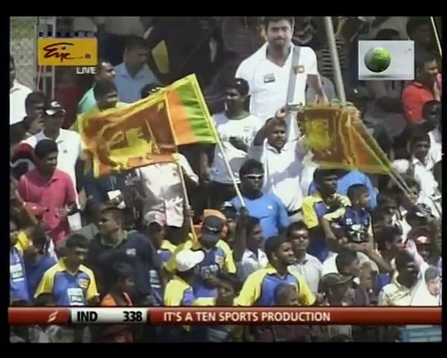 Muttiah Muralitharan's 800th wicket of his final Test match