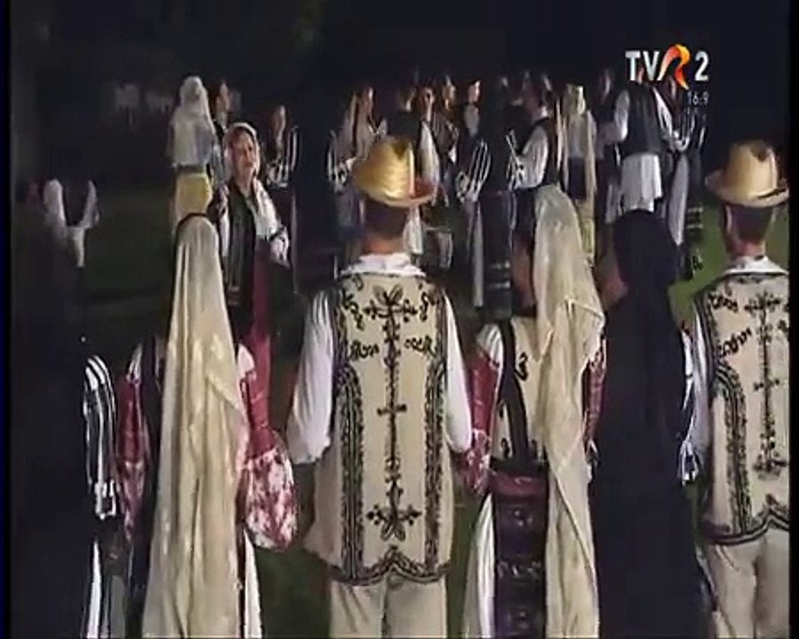 Elena Mandrescu - Hora asta-i de demult & Ia mai zi cum ai mai zis