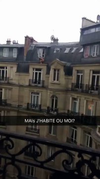 Un amant nu sur les toits de Paris