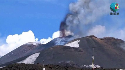 Nueva erupción del Etna deja diez heridos