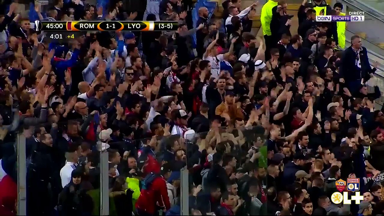 Les supporters lyonnais en fin de mi-temps