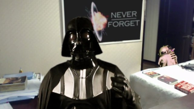 Des droïdes interrompent une interview de Dark Vador
